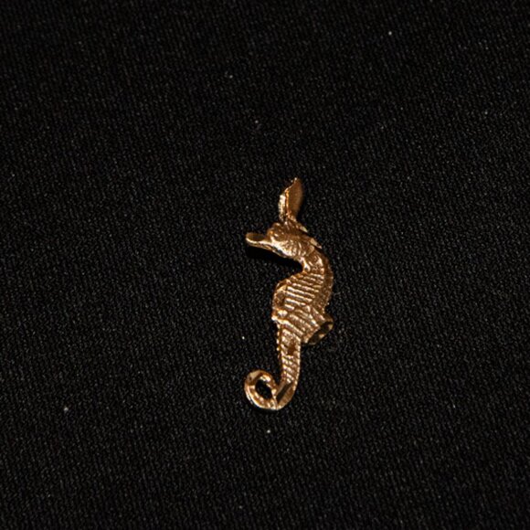 14K Yellow Gold Seahorse Charm/Pendant - Picture 2 of 4